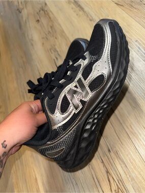 New Balance Fresh Foam Arishi Black & Metallic Silver Athletic Sneakers